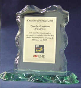 Vidro - Troféu Personalizado - Vidro Apicoado com Aplicação de Placa em Aço