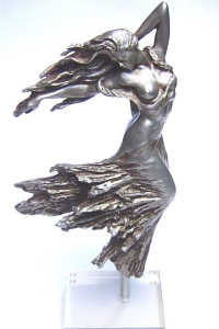 Escultura Mulher ao Vento